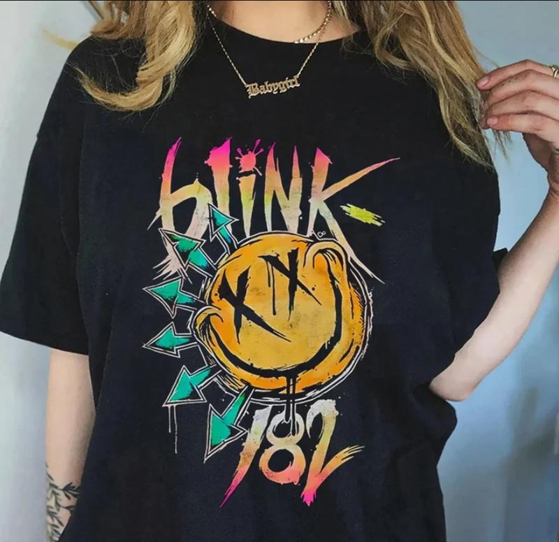 Blinkkkk Rock Shirt Smile Face Concert Shirt Cute Smile Shirt T-Shirts