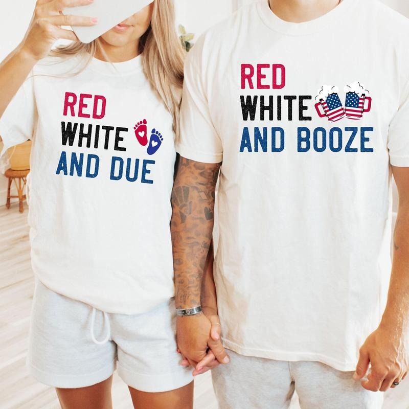 Couples 4th July Pregnancy Announcement Shirt New Mom Dad Est 2025 Expecting Shirt Patriotic Baby Reveal Shirt Red White & Due Booze T-Shirts