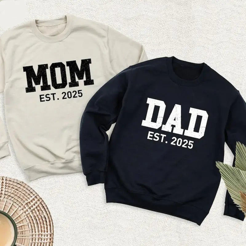 Mom Dad Est 2025 Pregnancy Announcement New Year Mama Dada Long Sleeve Shirt New Mommy Shirt New Daddy Shirt T-Shirts