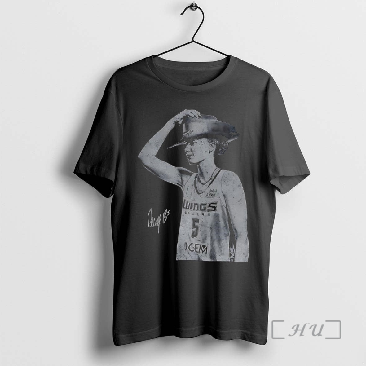 Officials Paige Bueckers Dallas Wings Basketball Holding Cowboy Hat Signature Vintage T-Shirts