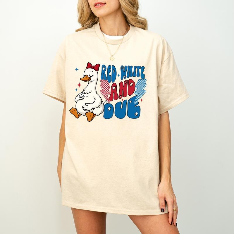 Red White Due Funny Pregnant Goose 4th July Patriotic Mama Goose New Mom Retro Hotdog USA Shirt T-Shirts