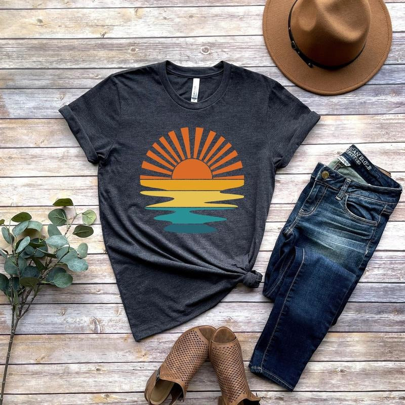 Retro Sunset Rays Wavy Shirt Sun Shirt Retro Sunshine Shirt Sun Rays Beachy Retro Summer Time Sunset T-Shirts