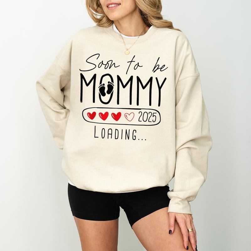 Soon Be Mommy 2025 Loading Mommy Pregnancy Shirt Shirt New Parents Shirt Pregnancy Announcement Shirt T-Shirts