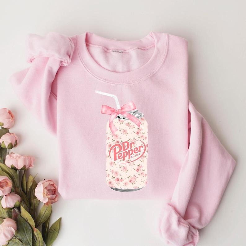 [Up 5XL] Dr Pepper Pink Bow Coquette Cute Pink Soda Drink Shirt Dr.Pepper Girly Dr Pepper Lover Soda Lovers T-Shirts
