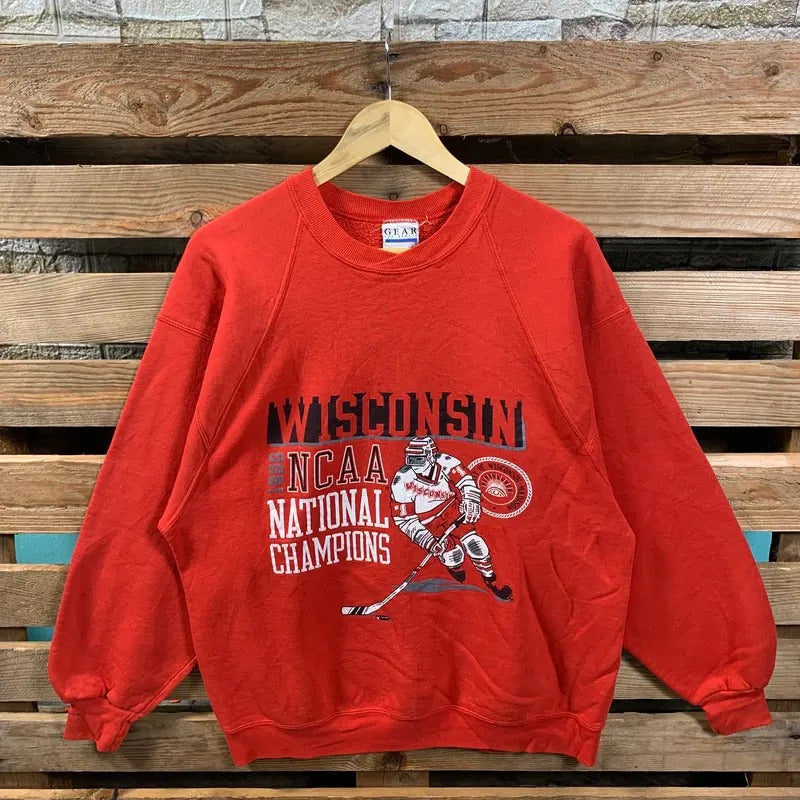 Vintage NCAA Wisconsin National Championship Wisconsin Wisconsin Jumper Wisconsin Print Logo T-Shirts