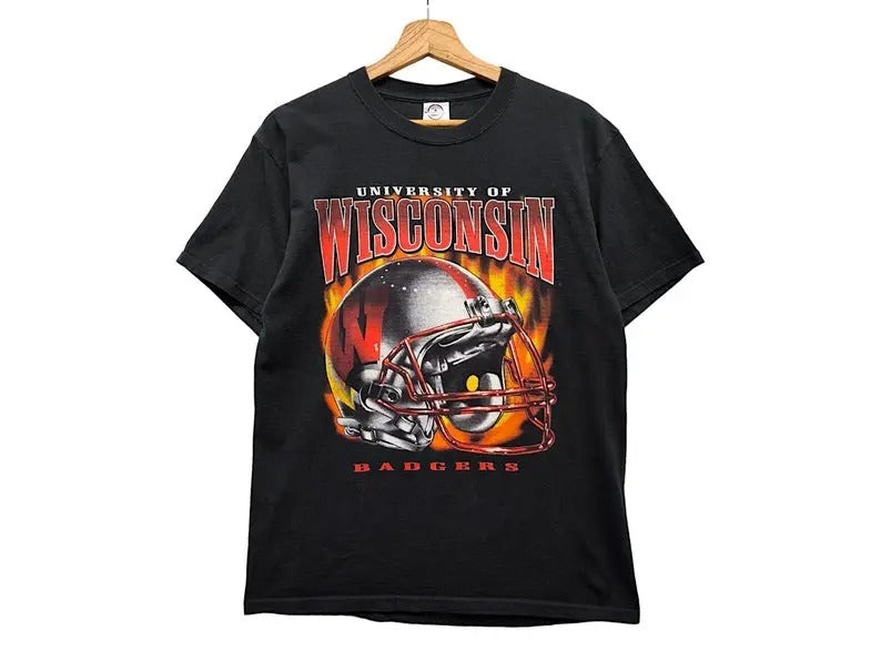 Vintage University Wisconsin Badgers NCAA American Football Team Delta T-Shirts